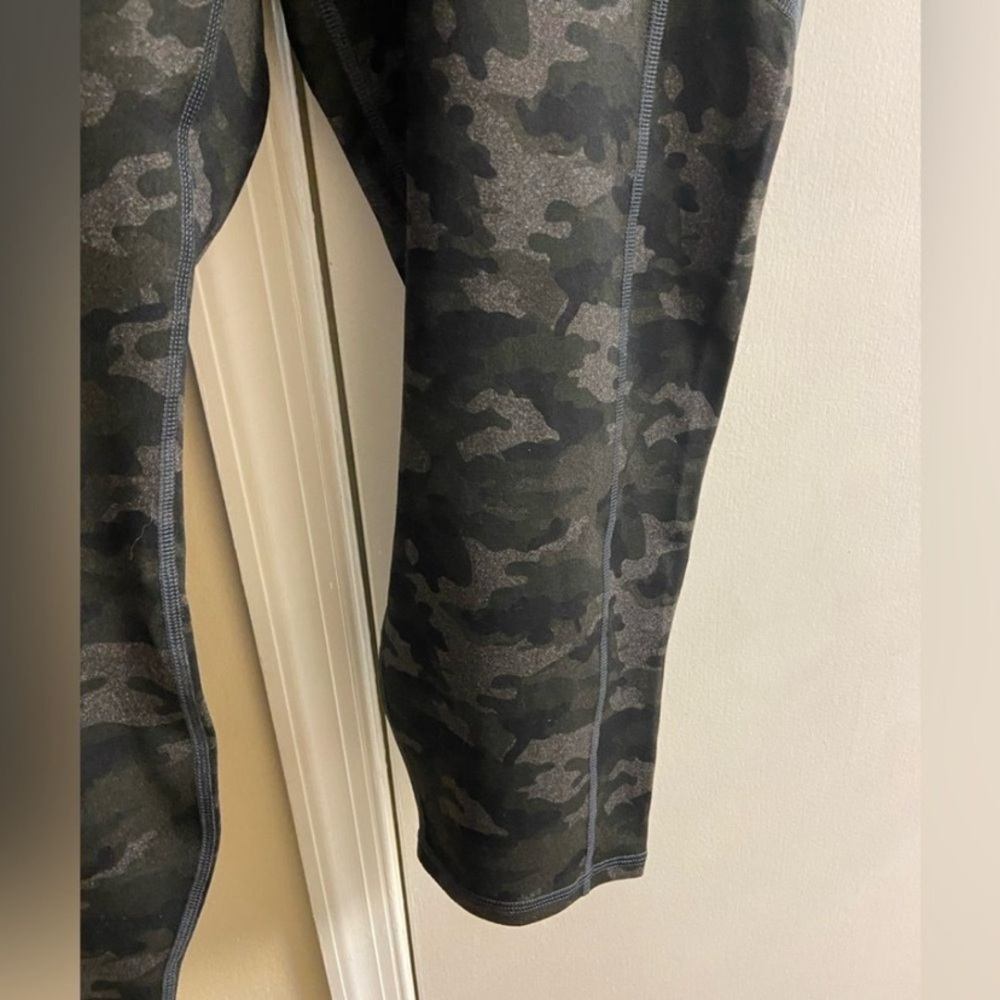 Fabletics High-Waisted Pocket Capri camo 2X NWT - Picture 6 of 12